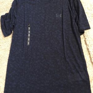 Men’s medium brand new under armour shirt